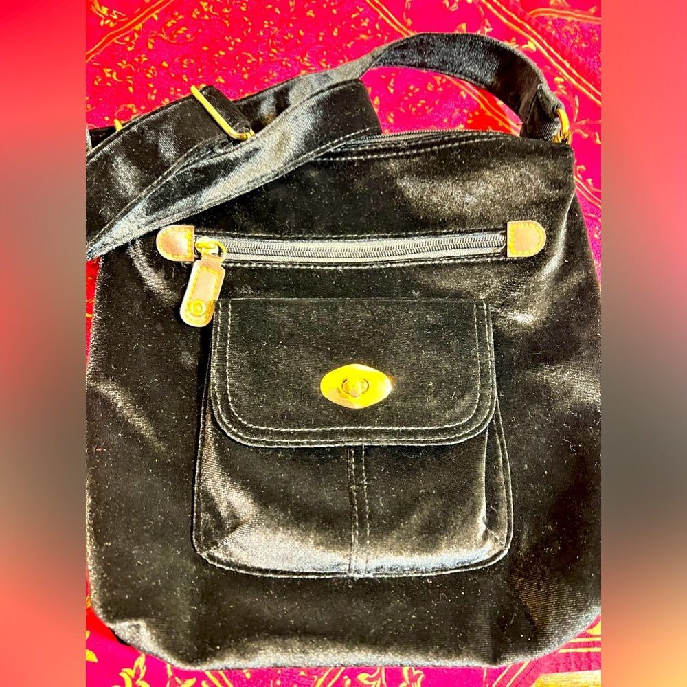 Crossbody NWOT, faux velvet black bag,
Adjust. strap, zip top, side zip pocket